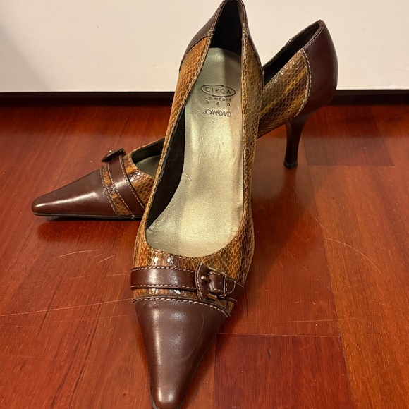 Joan & David Classic Brown Heels and Shoe Bag - Picture 1 of 10